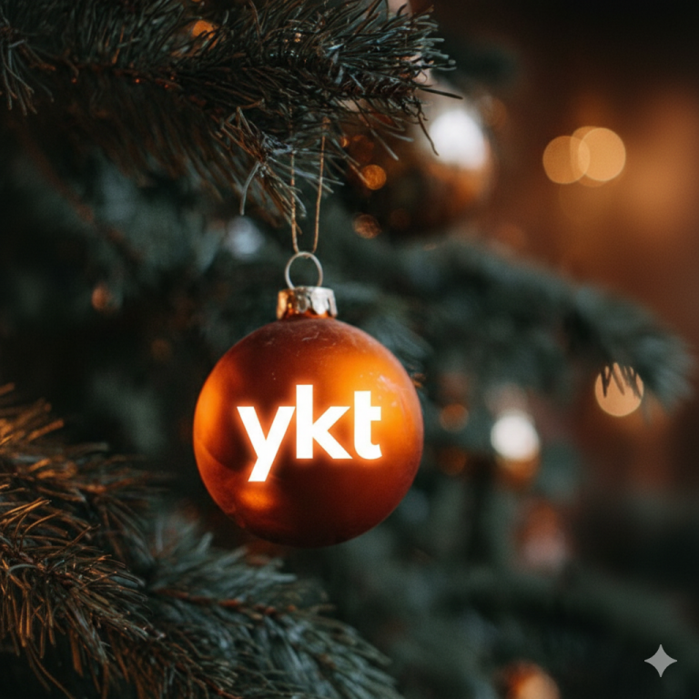 Webdesign Weihnachtskugel im Weihnachtsbaum in Bennigsen